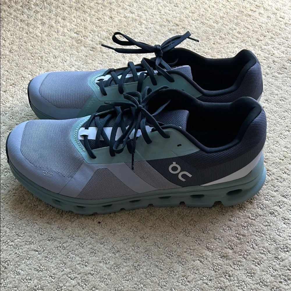 Cloud runner Like New On Running Sneakers in Gray and Black - Picture 2 of 8